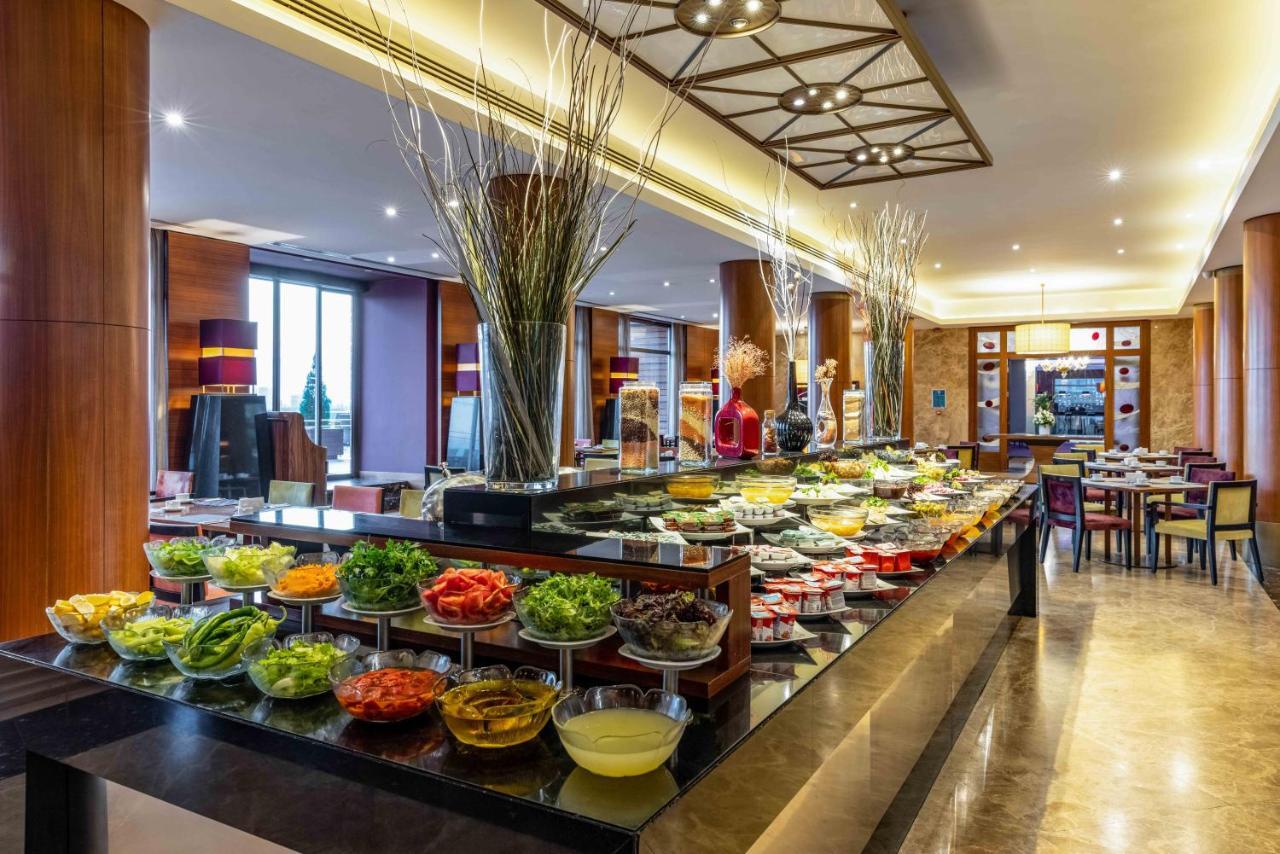 Hotel Celik Palas Convention Center & Thermal Spa Bursa Eksteriør billede The buffet at the hotel