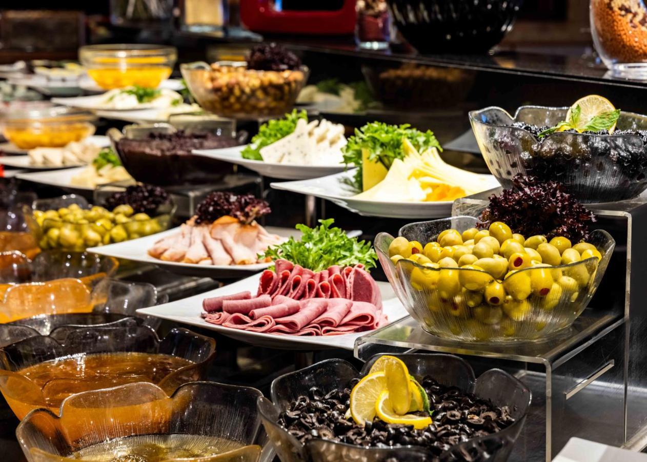 Hotel Celik Palas Convention Center & Thermal Spa Bursa Eksteriør billede A buffet