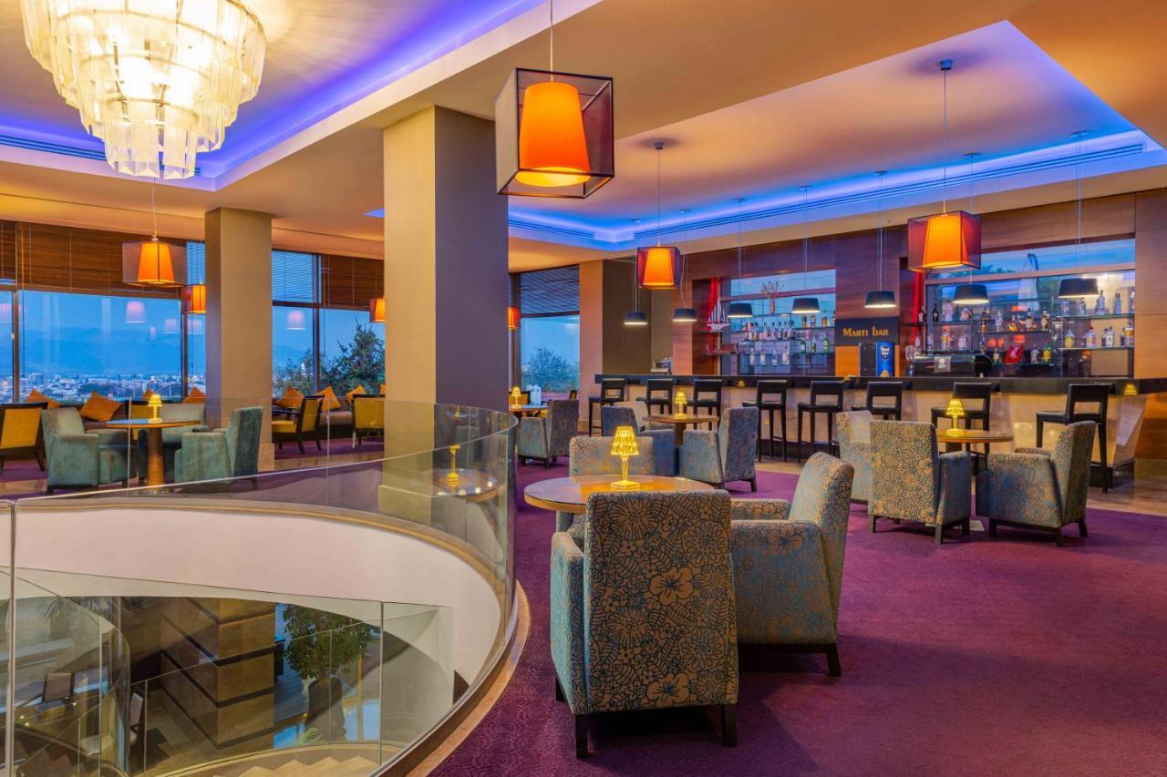Hotel Celik Palas Convention Center & Thermal Spa Bursa Eksteriør billede The bar at the hotel