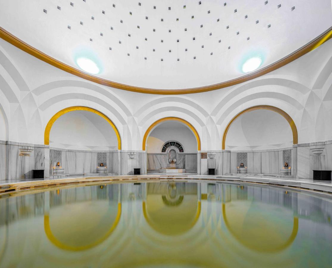 Hotel Celik Palas Convention Center & Thermal Spa Bursa Eksteriør billede The interior of the swimming hall