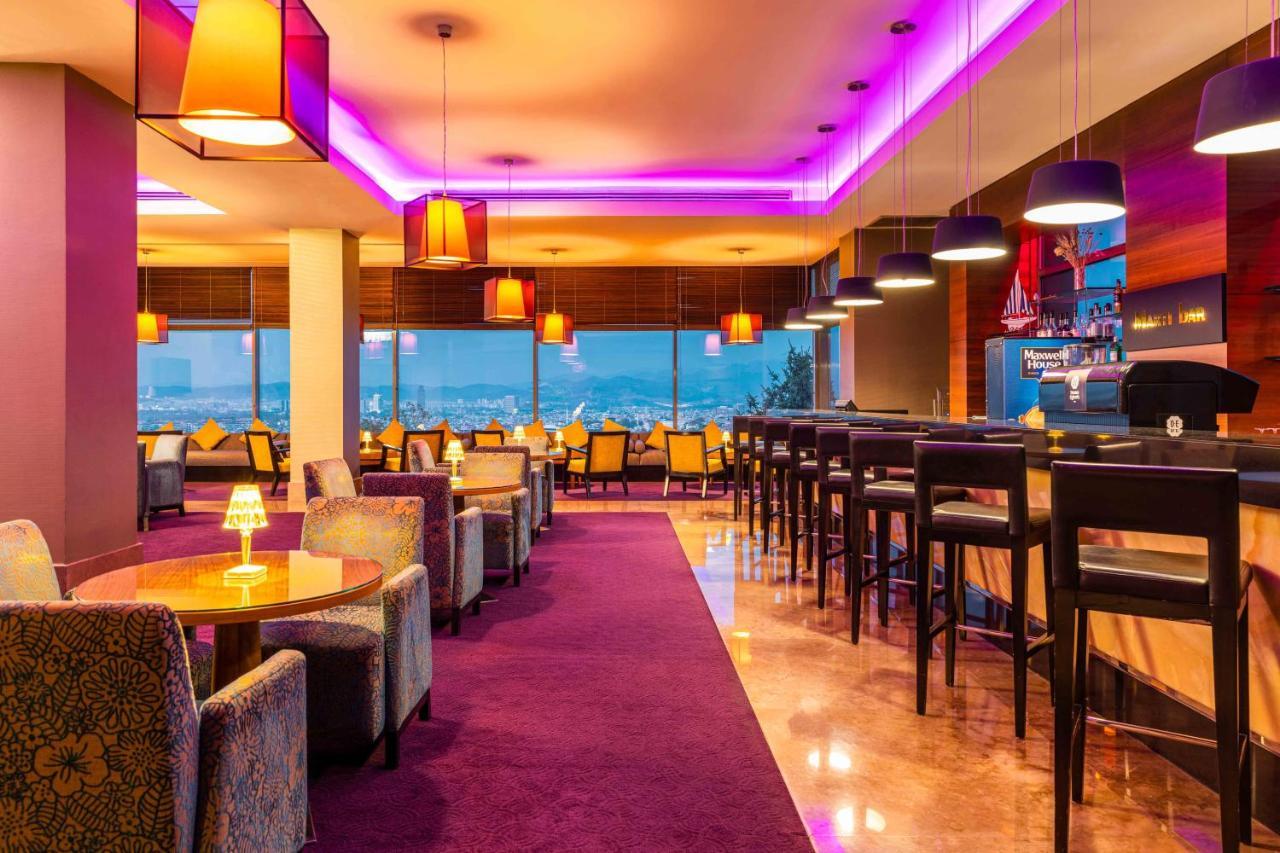 Hotel Celik Palas Convention Center & Thermal Spa Bursa Eksteriør billede The lounge at the airport