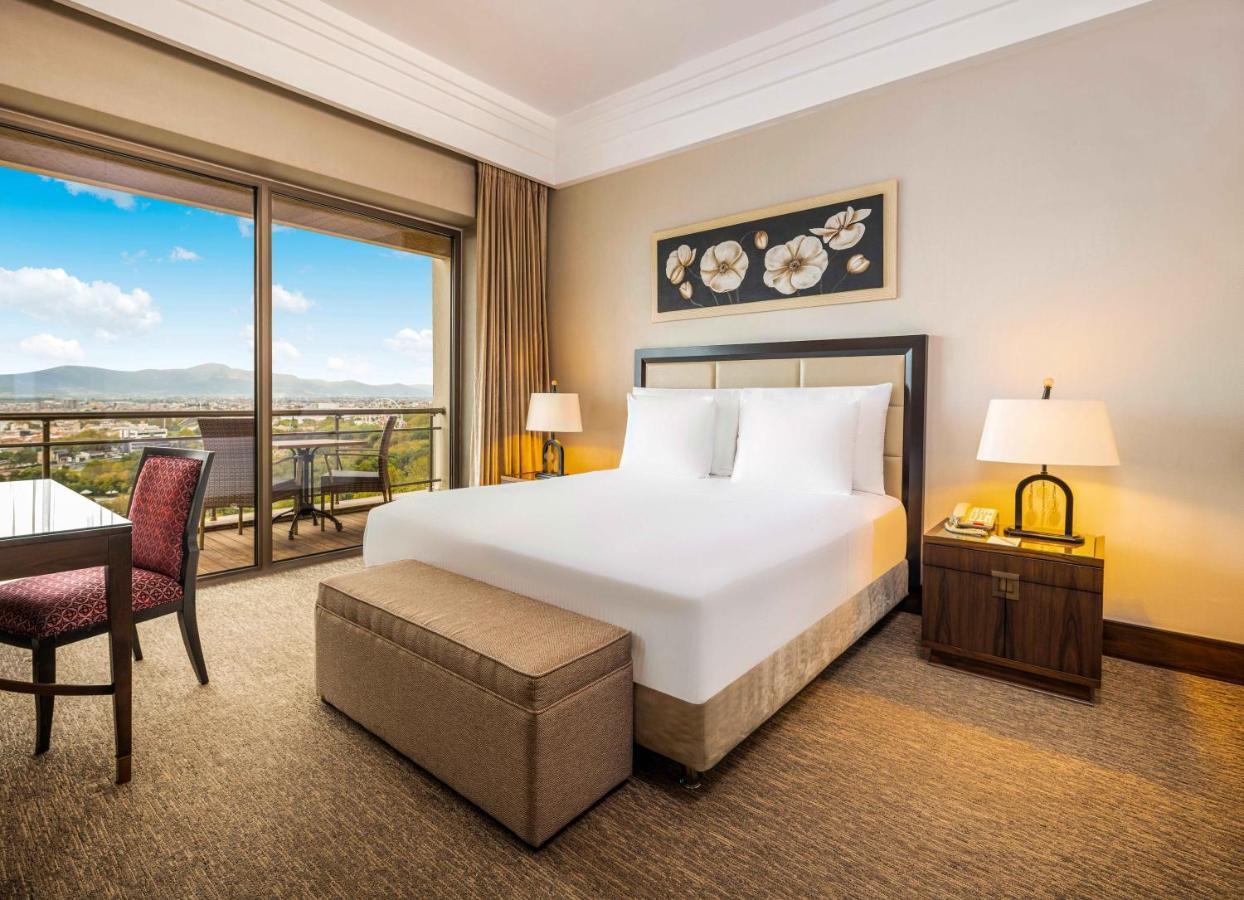Hotel Celik Palas Convention Center & Thermal Spa Bursa Eksteriør billede A bedroom at the Hilton Istanbul Bosphorus
